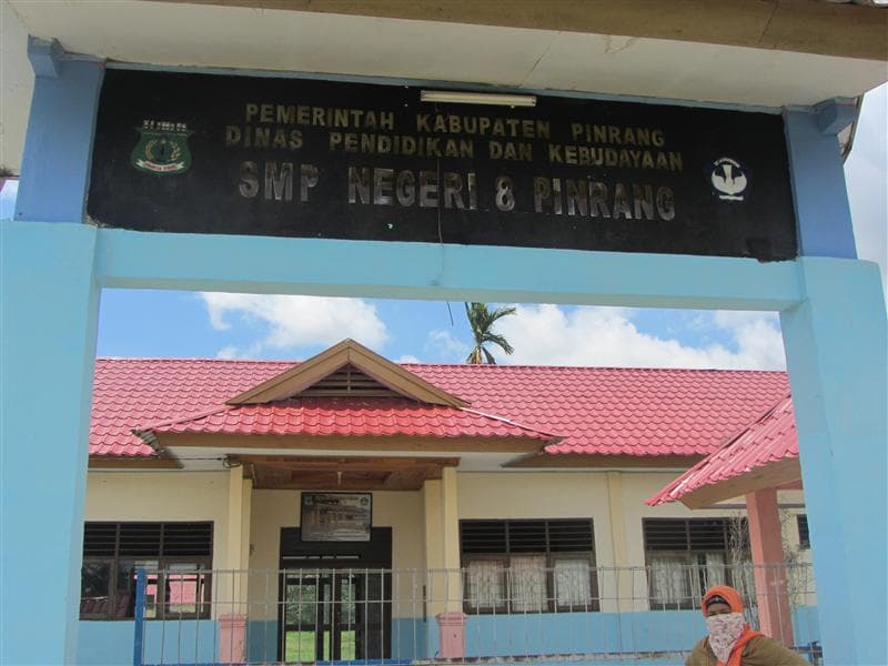 Gerbang utama SMP Negeri 8 Pinrang